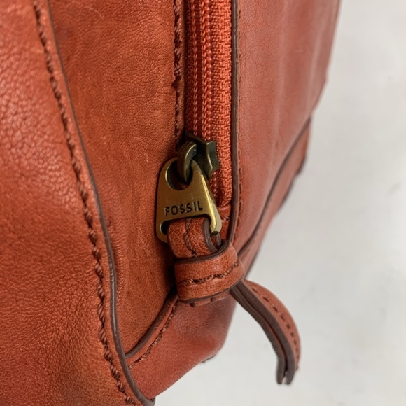 Fossil Leather Crossbody Bag Brass Turnkey and key charm Adjustable Rust Orange - Picture 12 of 16